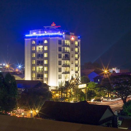 Yeak Loam Hotel Banlung Exteriör bild