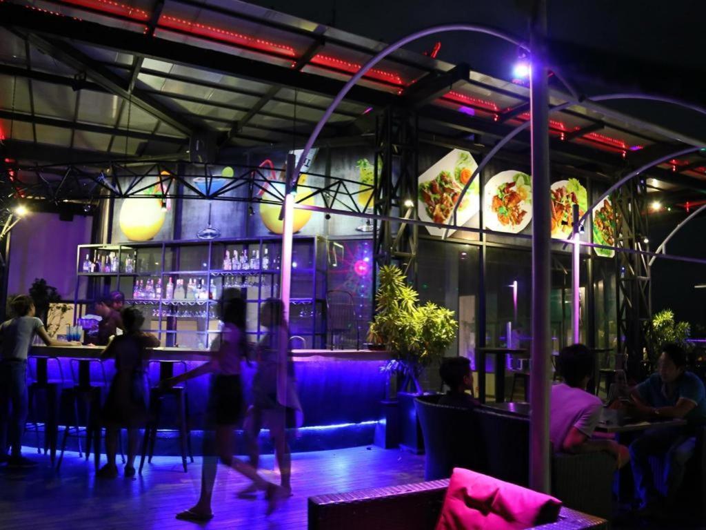 Yeak Loam Hotel Banlung Exteriör bild