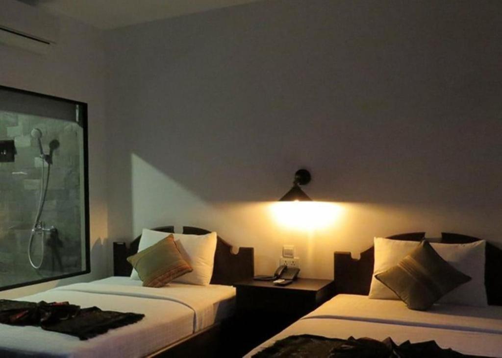Yeak Loam Hotel Banlung Exteriör bild