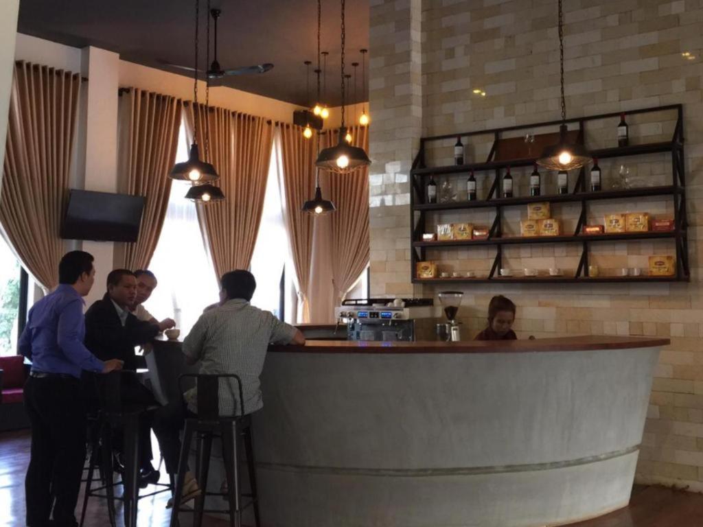 Yeak Loam Hotel Banlung Exteriör bild