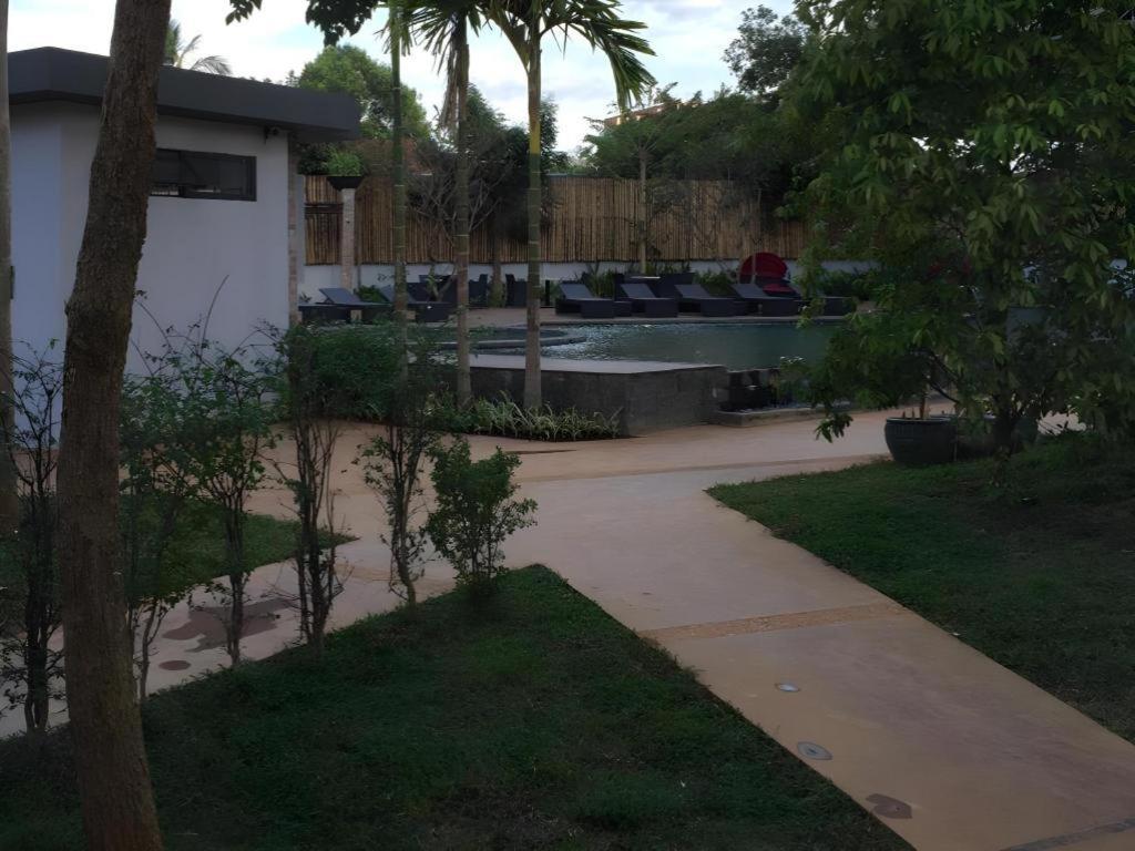 Yeak Loam Hotel Banlung Exteriör bild
