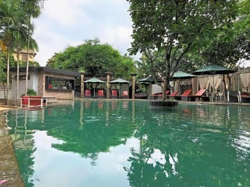 Yeak Loam Hotel Banlung Exteriör bild