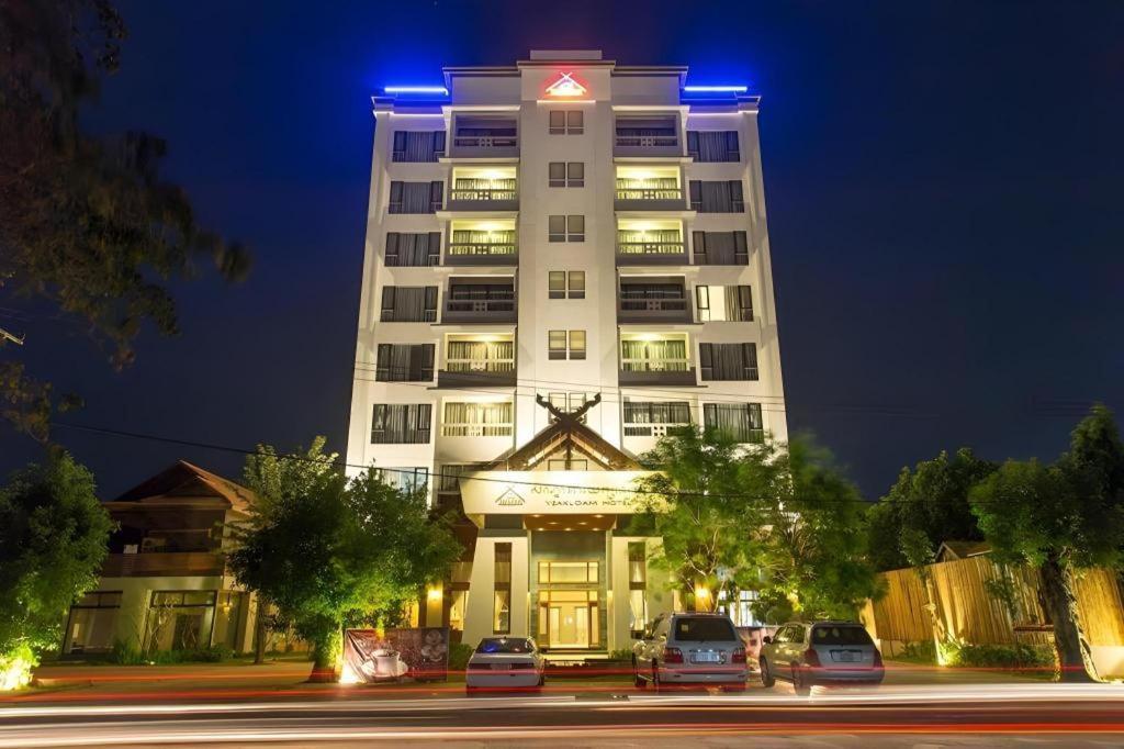 Yeak Loam Hotel Banlung Exteriör bild