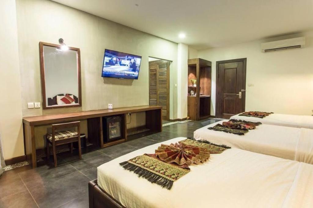 Yeak Loam Hotel Banlung Exteriör bild