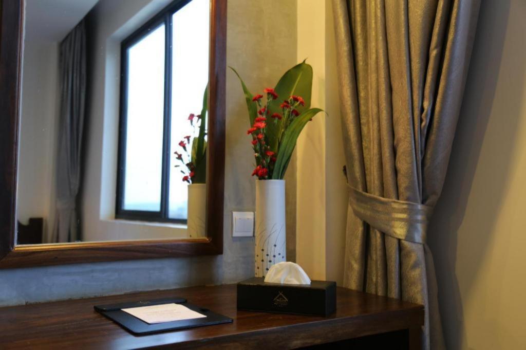 Yeak Loam Hotel Banlung Exteriör bild