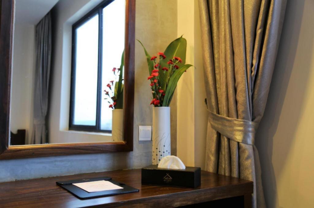 Yeak Loam Hotel Banlung Exteriör bild