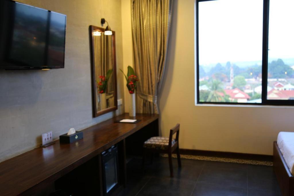 Yeak Loam Hotel Banlung Exteriör bild