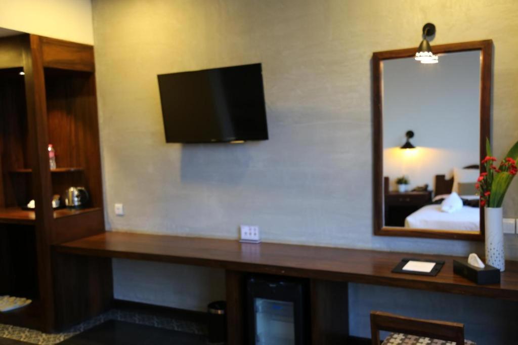 Yeak Loam Hotel Banlung Exteriör bild