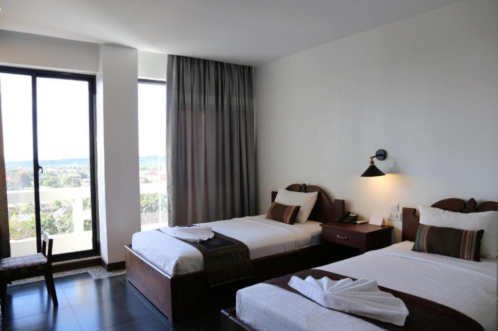 Yeak Loam Hotel Banlung Exteriör bild