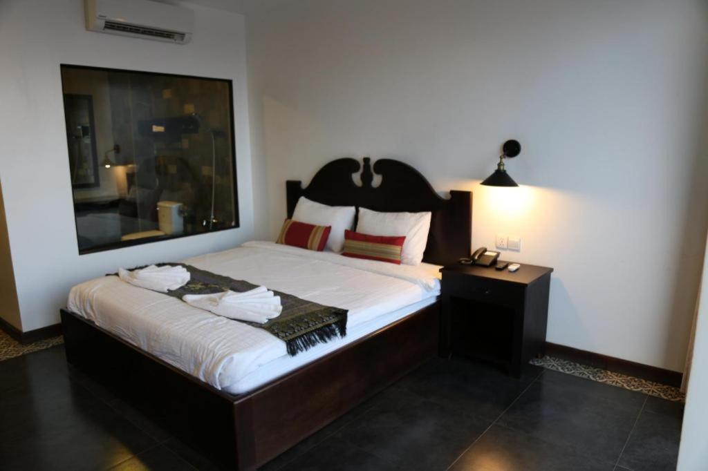 Yeak Loam Hotel Banlung Exteriör bild