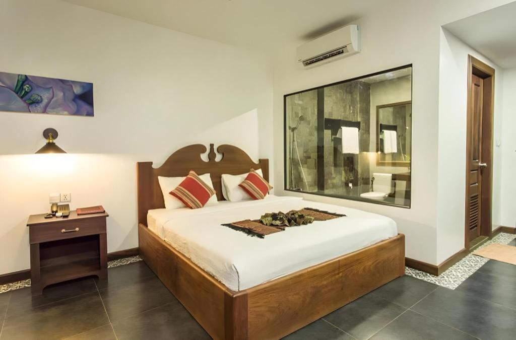 Yeak Loam Hotel Banlung Exteriör bild