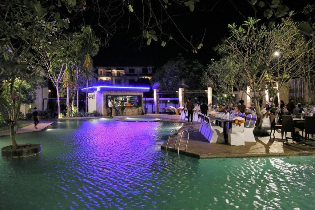 Yeak Loam Hotel Banlung Exteriör bild