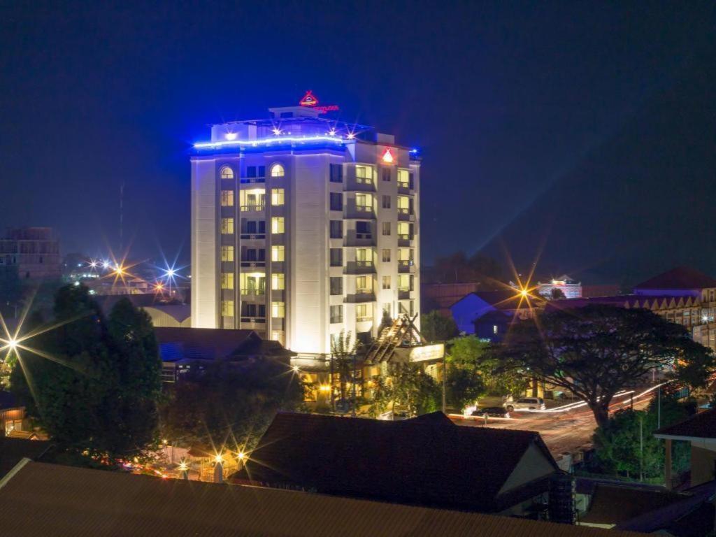 Yeak Loam Hotel Banlung Exteriör bild