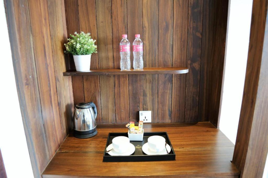 Yeak Loam Hotel Banlung Exteriör bild